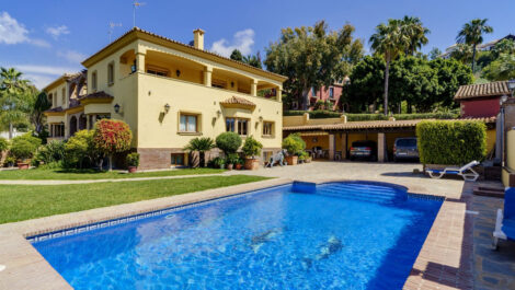 Villas de 5 dormitorios en venta en La Quinta – R5109355