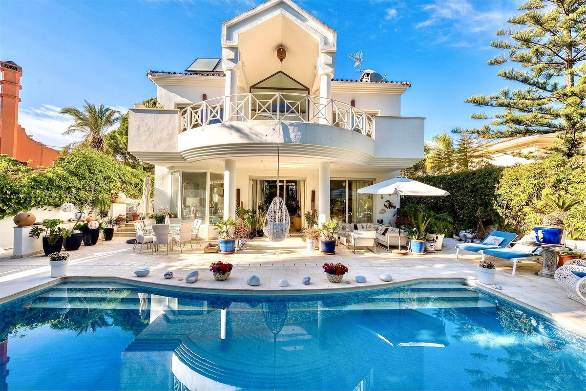 4 bedroom Villas for sale in Nueva Milla de Oro – R5350147 4 bedroom Villas for sale in Nueva Milla de Oro – R5350147