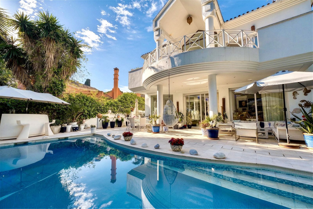 4 bedroom Villas for sale in Nueva Milla de Oro – R5350147 4 bedroom Villas for sale in Nueva Milla de Oro – R5350147