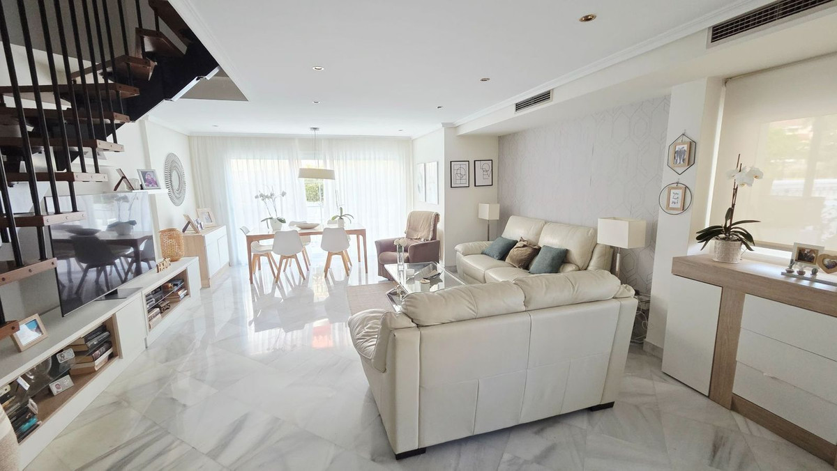 Pareados de 3 dormitorios en venta en Milla de Oro – R5382649 Pareados de 3 dormitorios en venta en Milla de Oro – R5382649