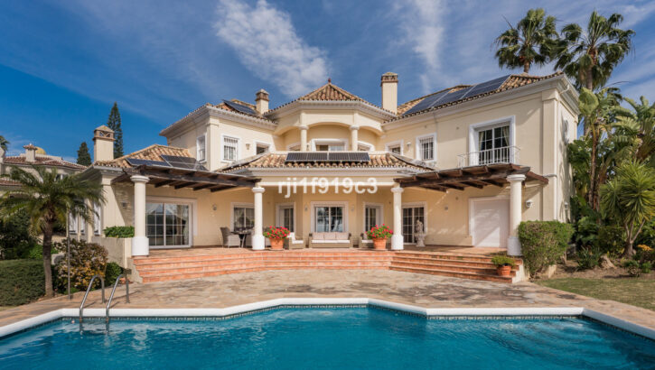 5 bedroom Villas for sale in Elviria – R5319091 in 