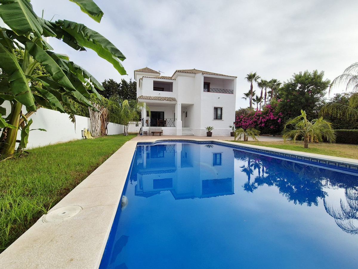 4 bedroom Villas for sale in Guadalmina Baja – R5464795 4 bedroom Villas for sale in Guadalmina Baja – R5464795