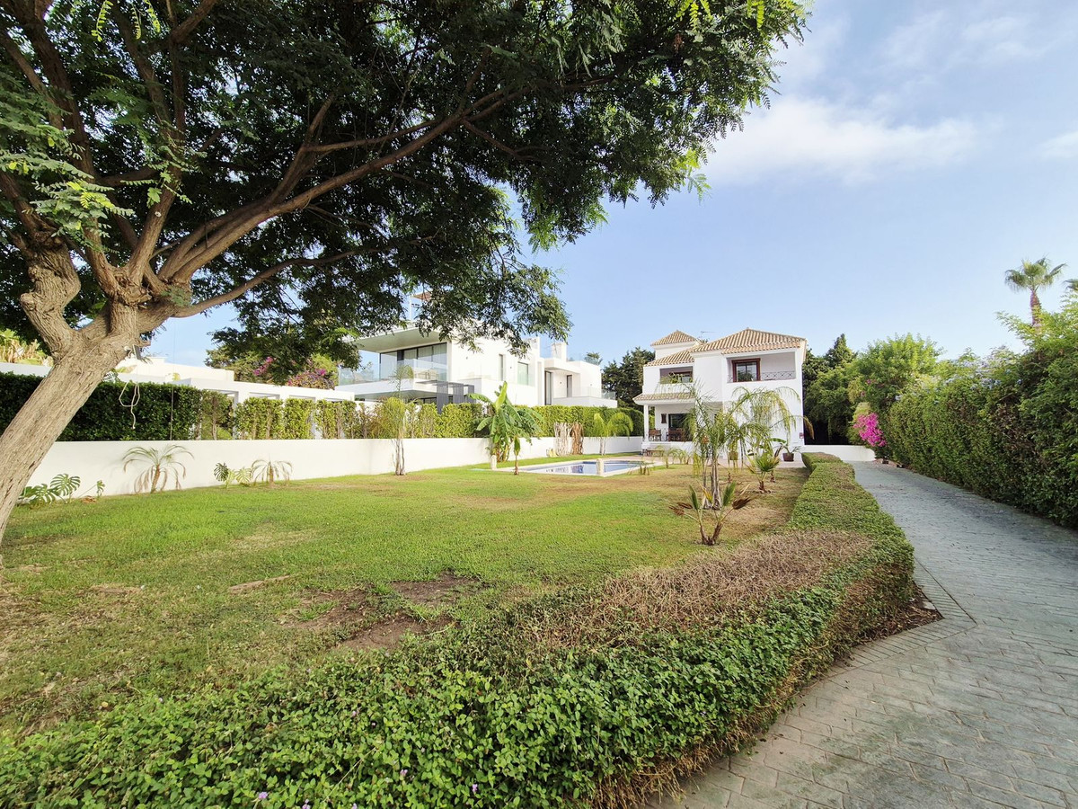4 bedroom Villas for sale in Guadalmina Baja – R5464795 4 bedroom Villas for sale in Guadalmina Baja – R5464795