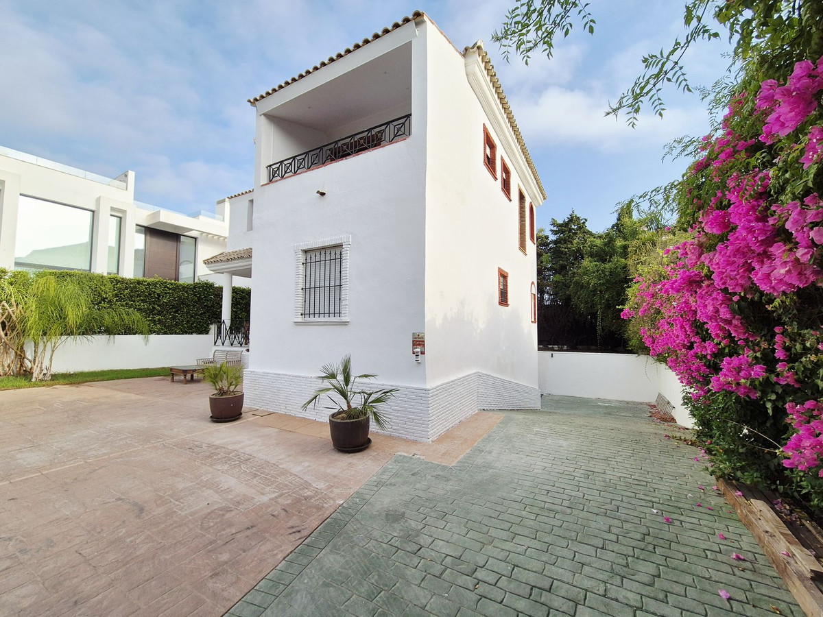 4 bedroom Villas for sale in Guadalmina Baja – R5464795 4 bedroom Villas for sale in Guadalmina Baja – R5464795