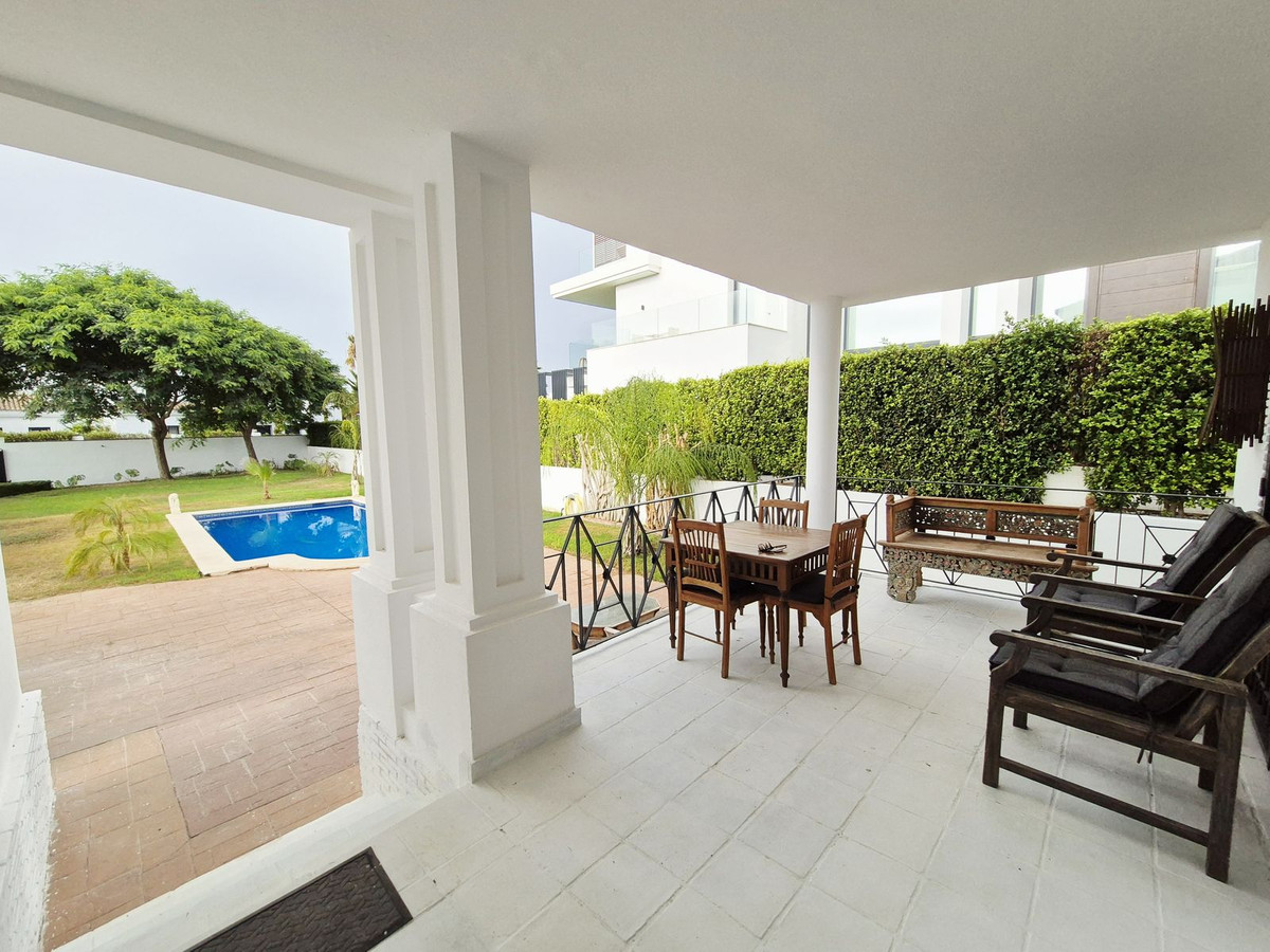 4 bedroom Villas for sale in Guadalmina Baja – R5464795 4 bedroom Villas for sale in Guadalmina Baja – R5464795