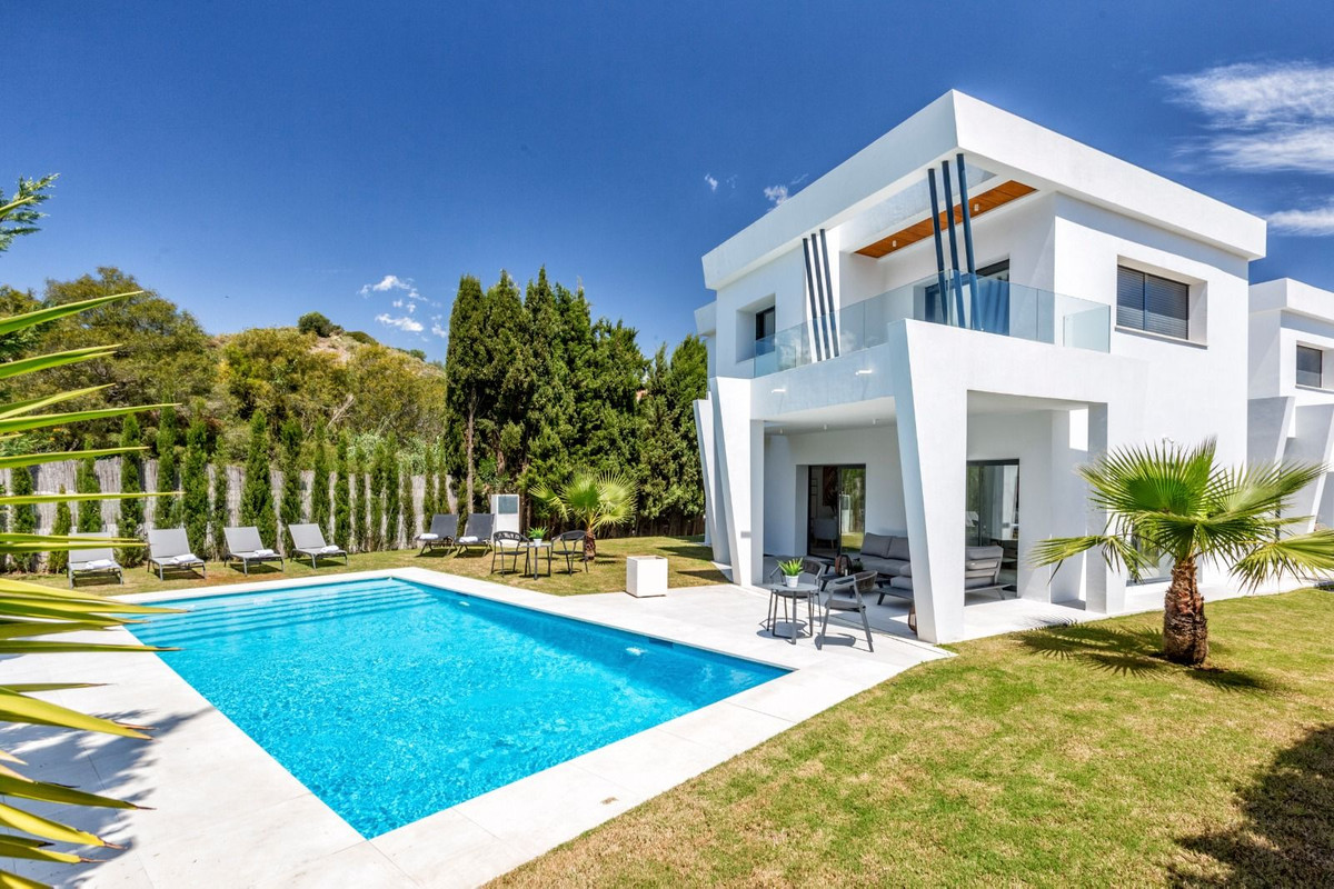 4 bedroom Villas for sale in Calahonda – R5468365 4 bedroom Villas for sale in Calahonda – R5468365