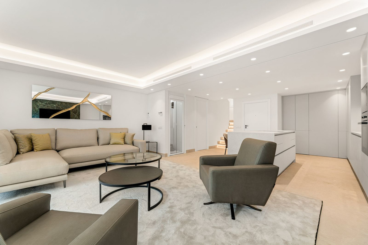 Adosados de 4 dormitorios en venta en Nueva Milla de Oro – R5002918 Adosados de 4 dormitorios en venta en Nueva Milla de Oro – R5002918