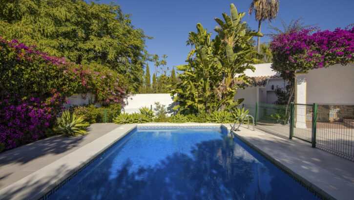 Villas de 4 dormitorios en venta en Guadalmina Alta – R5227861 Villas de 4 dormitorios en venta en Guadalmina Alta – R5227861 en