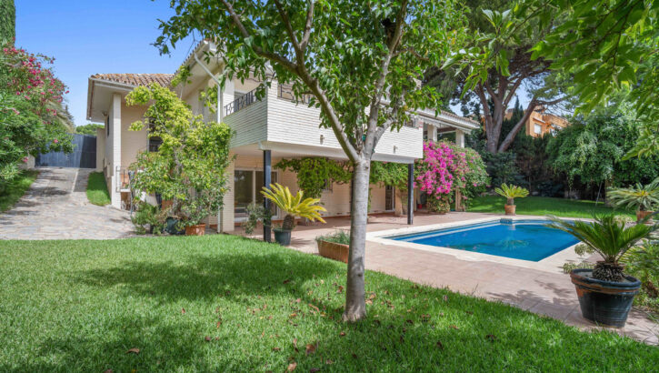 Villas de 4 dormitorios en venta en Guadalmina Alta – R4380433 Villas de 4 dormitorios en venta en Guadalmina Alta – R4380433 en