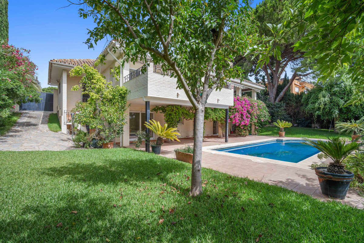 Villas de 4 dormitorios en venta en Guadalmina Alta – R4380433 Villas de 4 dormitorios en venta en Guadalmina Alta – R4380433