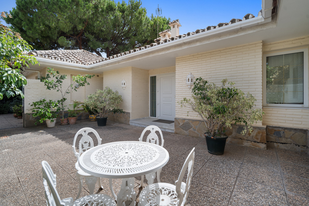 Villas de 4 dormitorios en venta en Guadalmina Alta – R4380433 Villas de 4 dormitorios en venta en Guadalmina Alta – R4380433