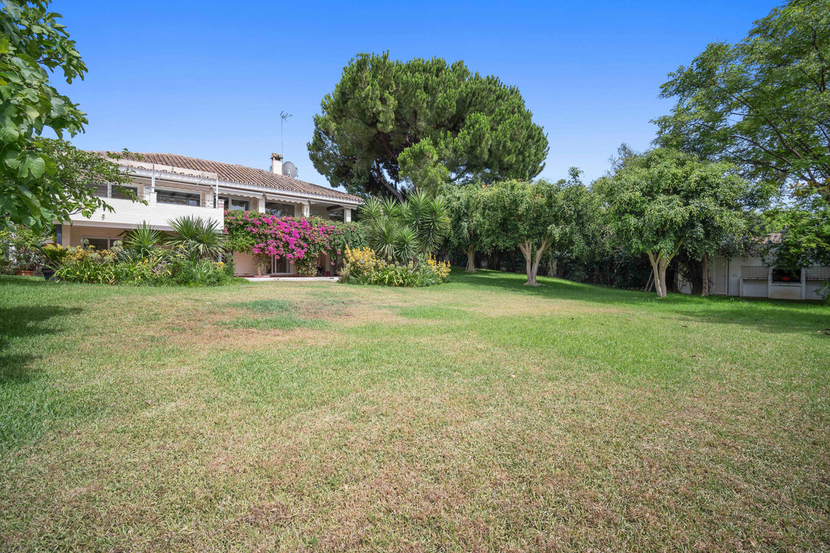Villas de 4 dormitorios en venta en Guadalmina Alta – R4380433 Villas de 4 dormitorios en venta en Guadalmina Alta – R4380433
