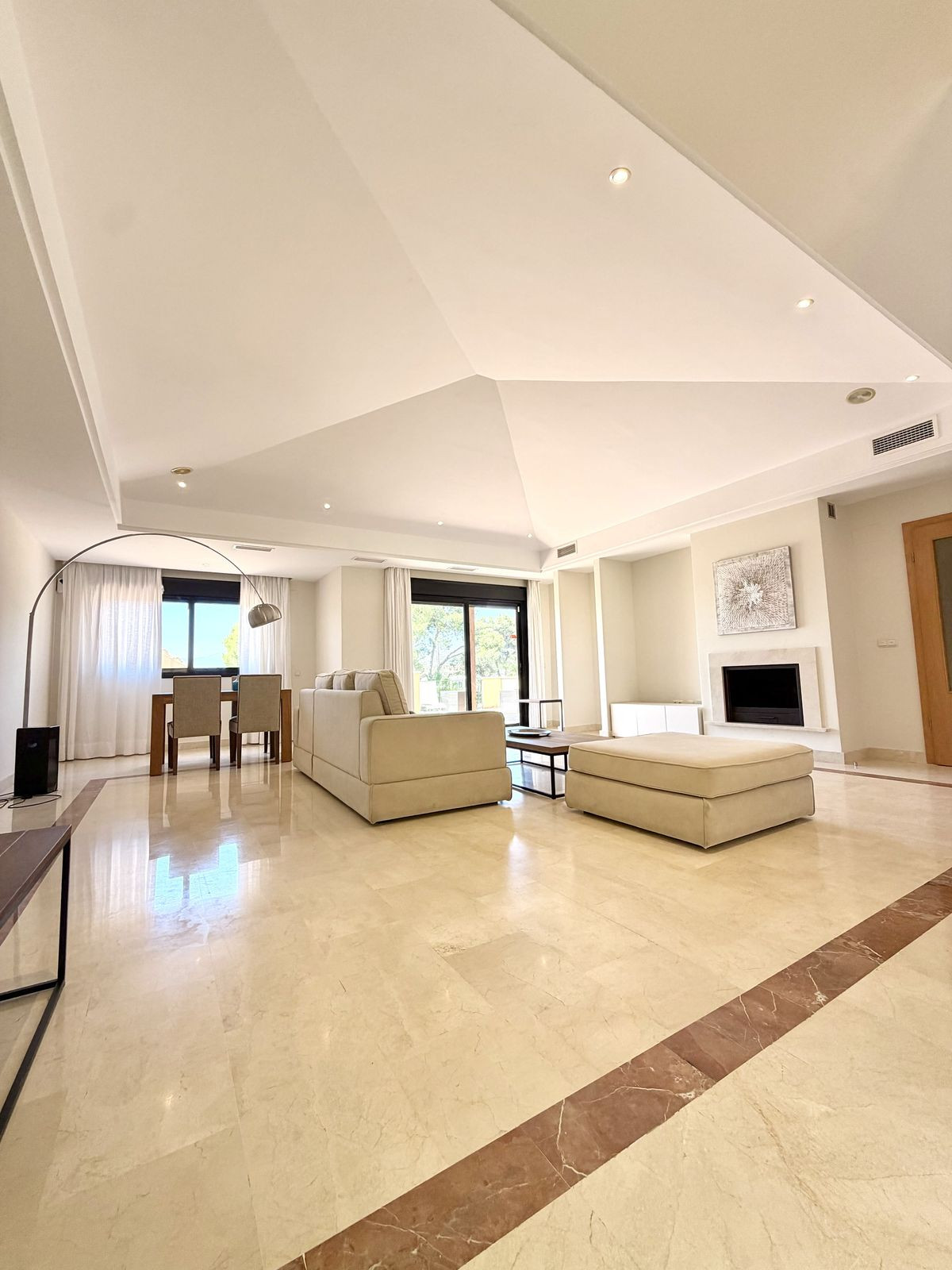 2 bedroom Penthouses for sale in Puerto Banús – R5461540 2 bedroom Penthouses for sale in Puerto Banús – R5461540