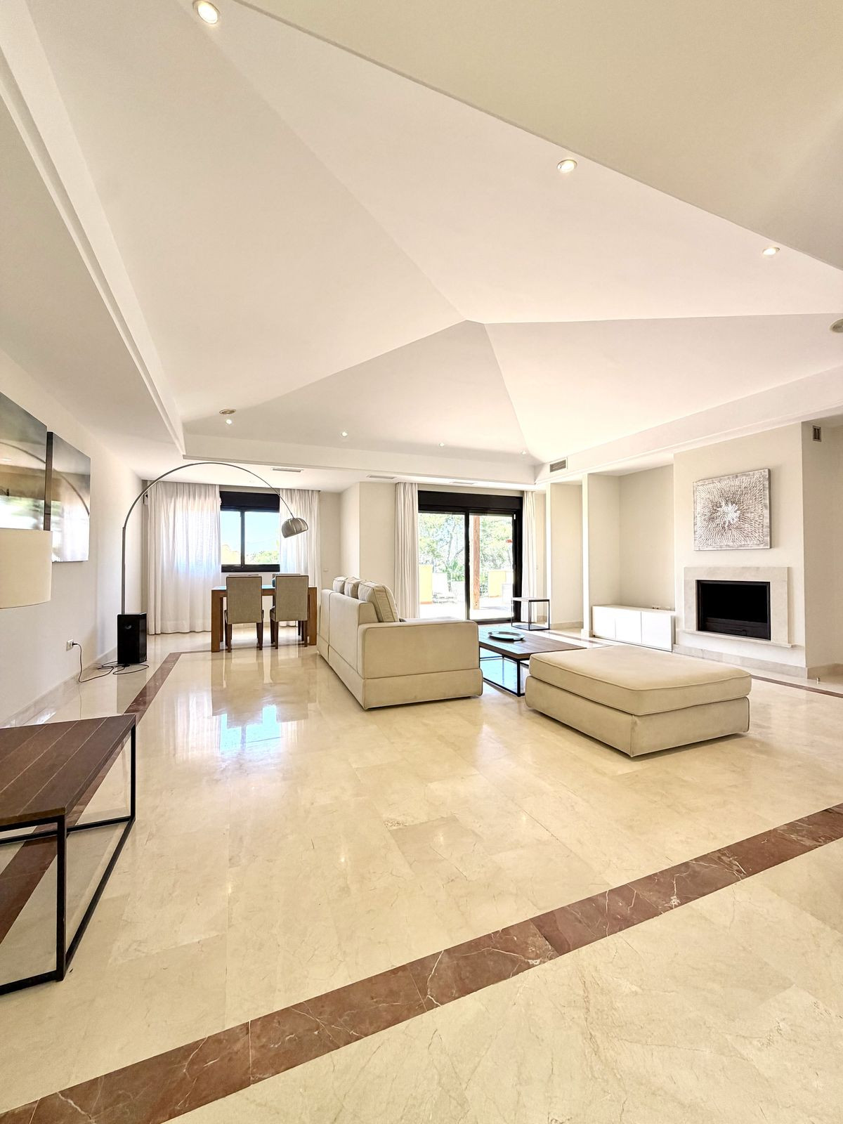 2 bedroom Penthouses for sale in Puerto Banús – R5461540 2 bedroom Penthouses for sale in Puerto Banús – R5461540