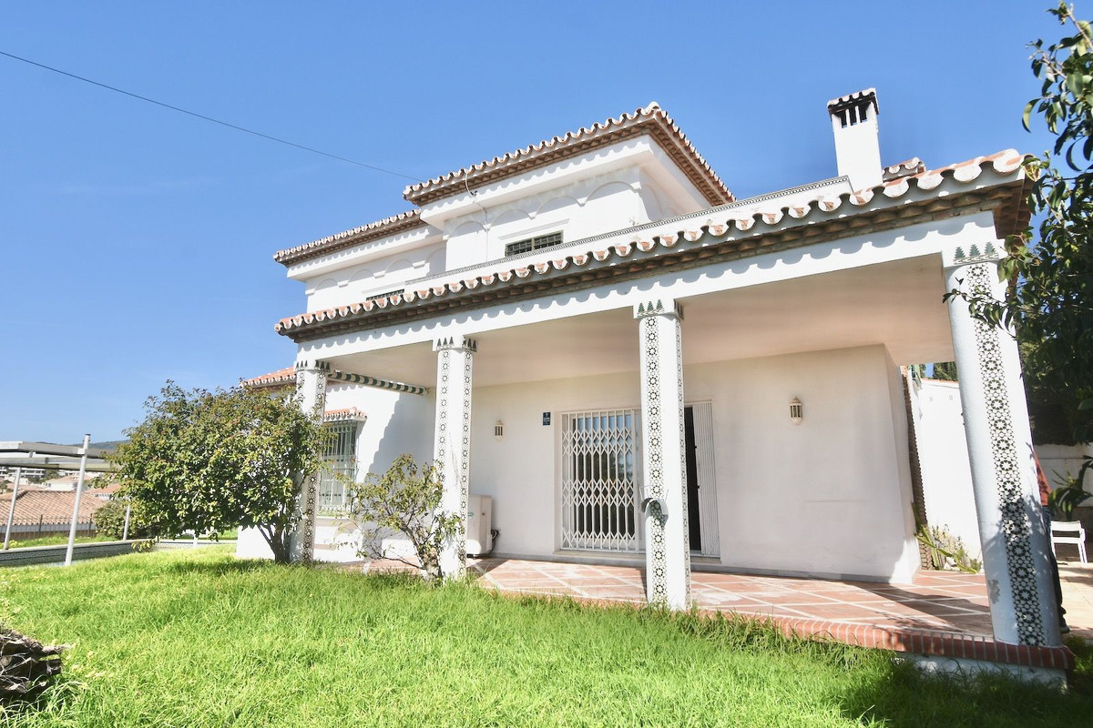 5 bedroom Villas for sale in La Cala de Mijas – R5315101 5 bedroom Villas for sale in La Cala de Mijas – R5315101