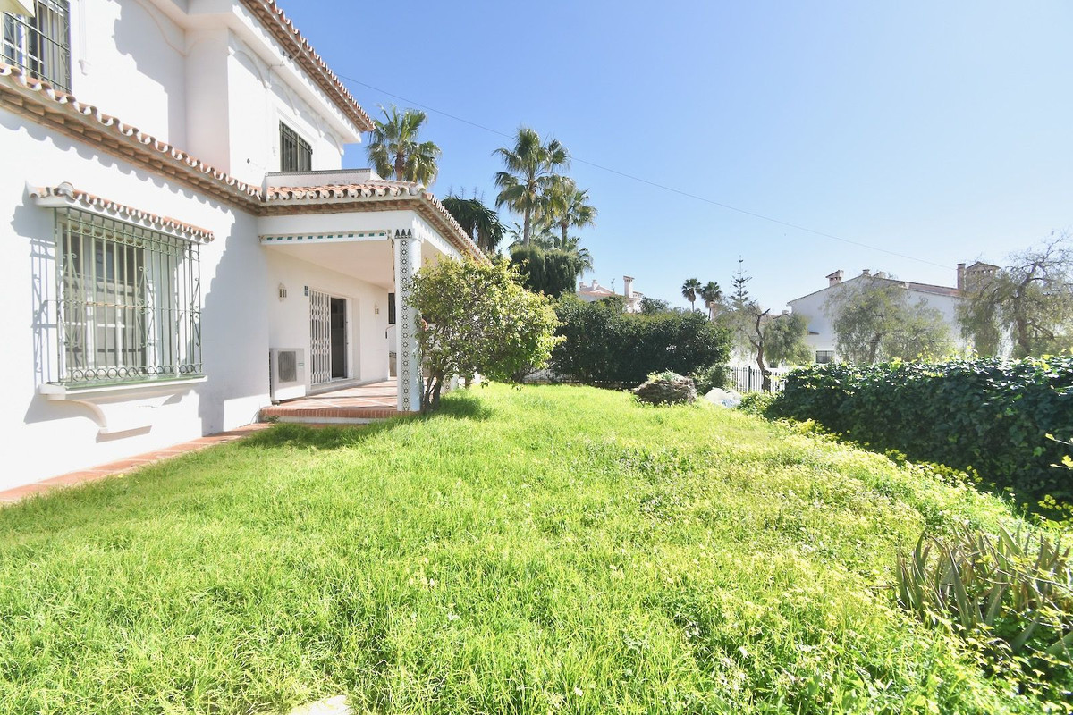 5 bedroom Villas for sale in La Cala de Mijas – R5315101 5 bedroom Villas for sale in La Cala de Mijas – R5315101