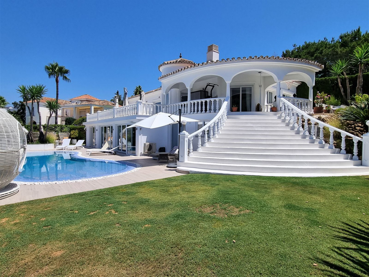Villas de 5 dormitorios en venta en Elviria – R4307608 Villas de 5 dormitorios en venta en Elviria – R4307608