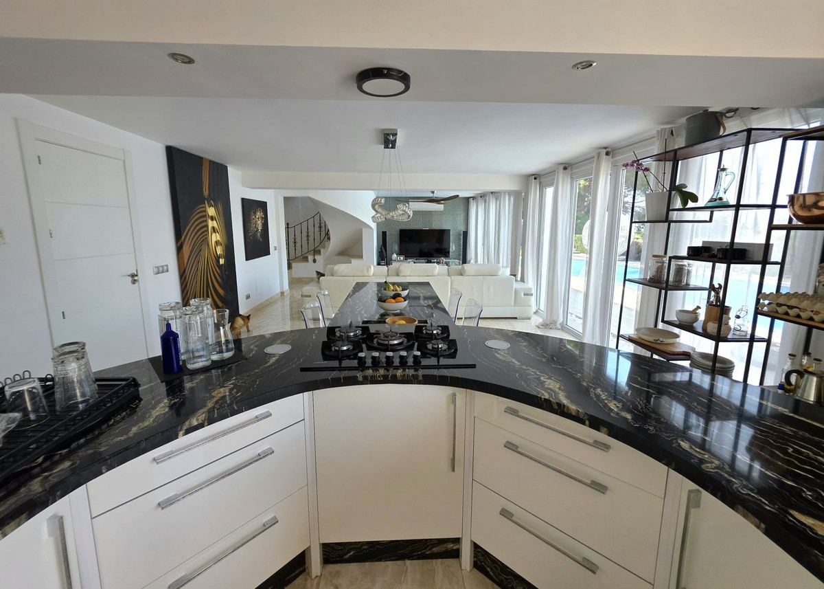 Villas de 5 dormitorios en venta en Elviria – R4307608 Villas de 5 dormitorios en venta en Elviria – R4307608