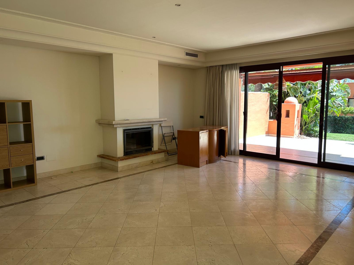 Adosados de 4 dormitorios en venta en Milla de Oro – R5408644 Adosados de 4 dormitorios en venta en Milla de Oro – R5408644