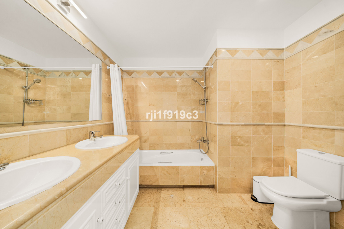 3 bedroom Apartments for sale in Elviria Hills – R5470591 3 bedroom Apartments for sale in Elviria Hills – R5470591