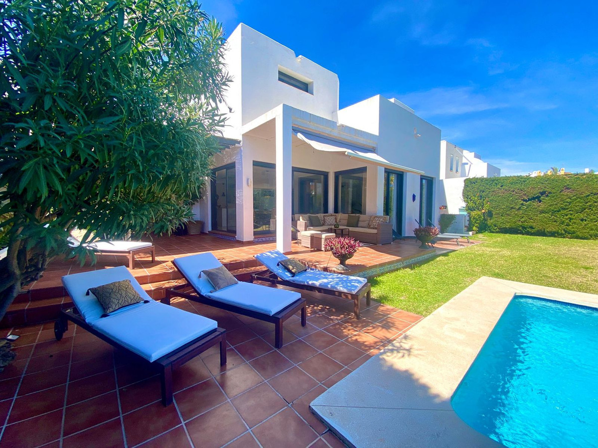 Villas de 6 dormitorios en venta en Nueva Andalucía – R5318779 Villas de 6 dormitorios en venta en Nueva Andalucía – R5318779