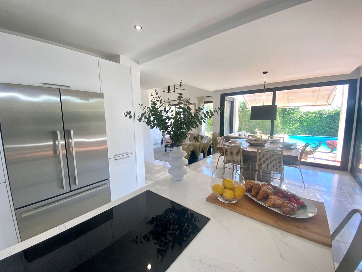 Villas de 6 dormitorios en venta en Nueva Andalucía – R5318779 Villas de 6 dormitorios en venta en Nueva Andalucía – R5318779