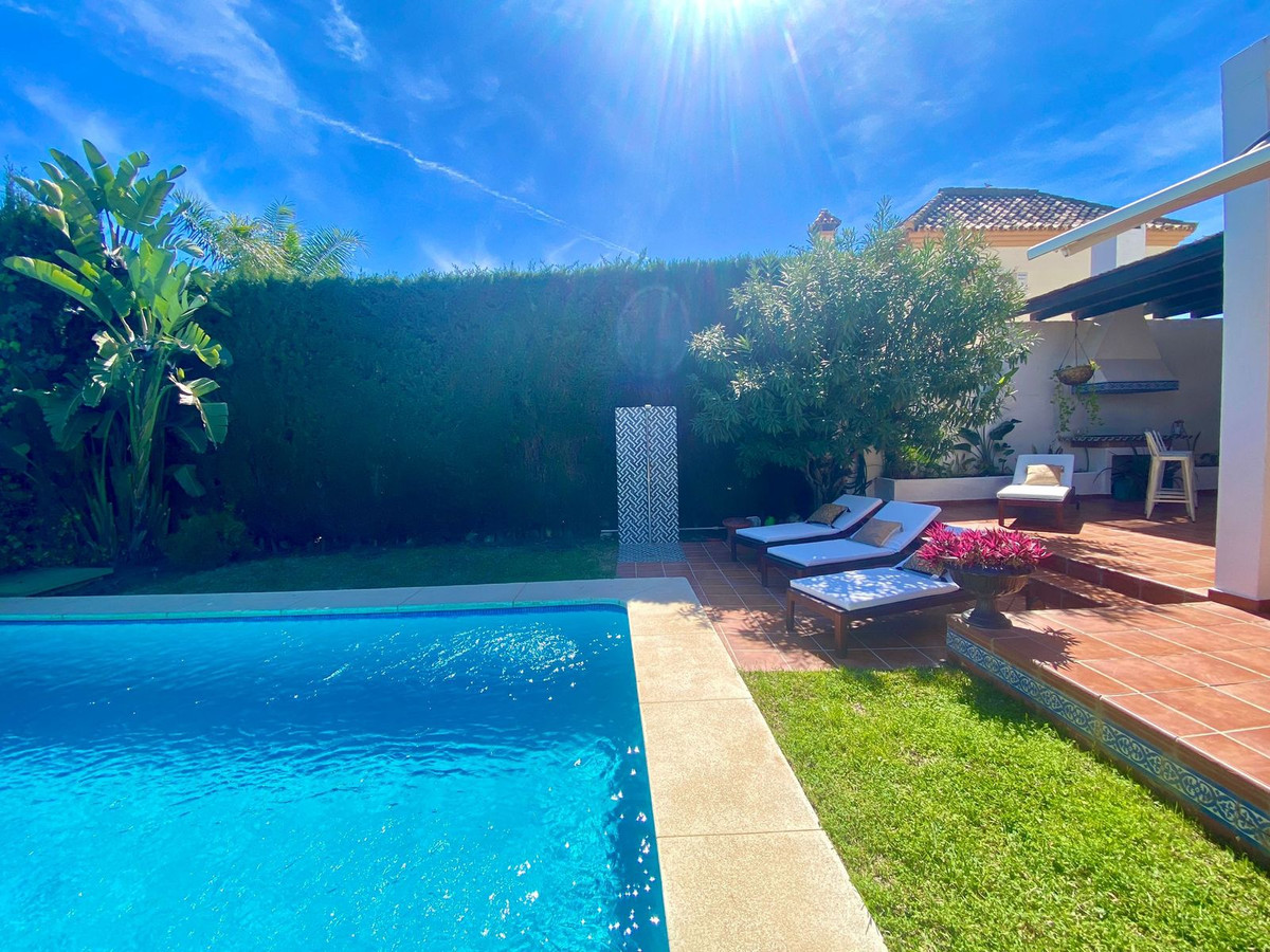 Villas de 6 dormitorios en venta en Nueva Andalucía – R5318779 Villas de 6 dormitorios en venta en Nueva Andalucía – R5318779