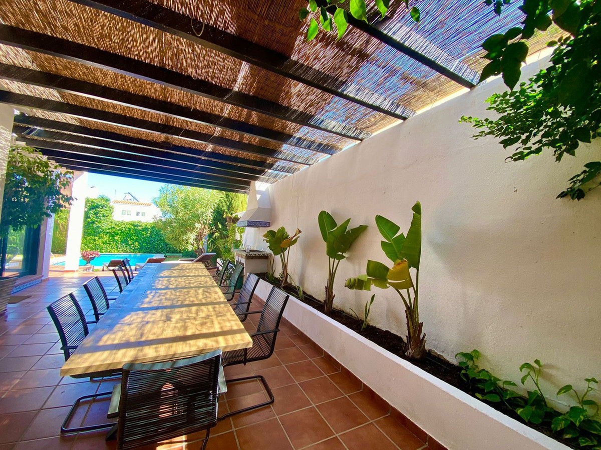 Villas de 6 dormitorios en venta en Nueva Andalucía – R5318779 Villas de 6 dormitorios en venta en Nueva Andalucía – R5318779