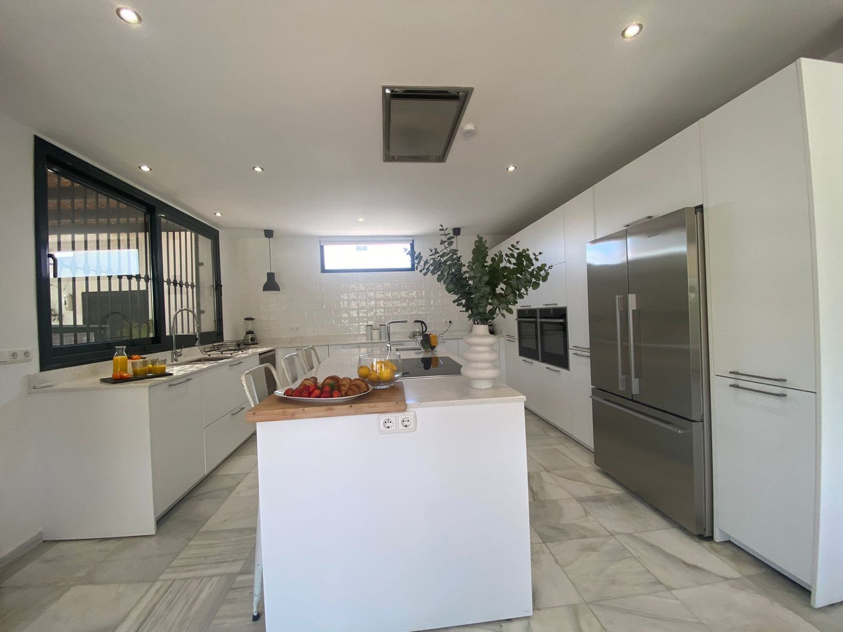 Villas de 6 dormitorios en venta en Nueva Andalucía – R5318779 Villas de 6 dormitorios en venta en Nueva Andalucía – R5318779