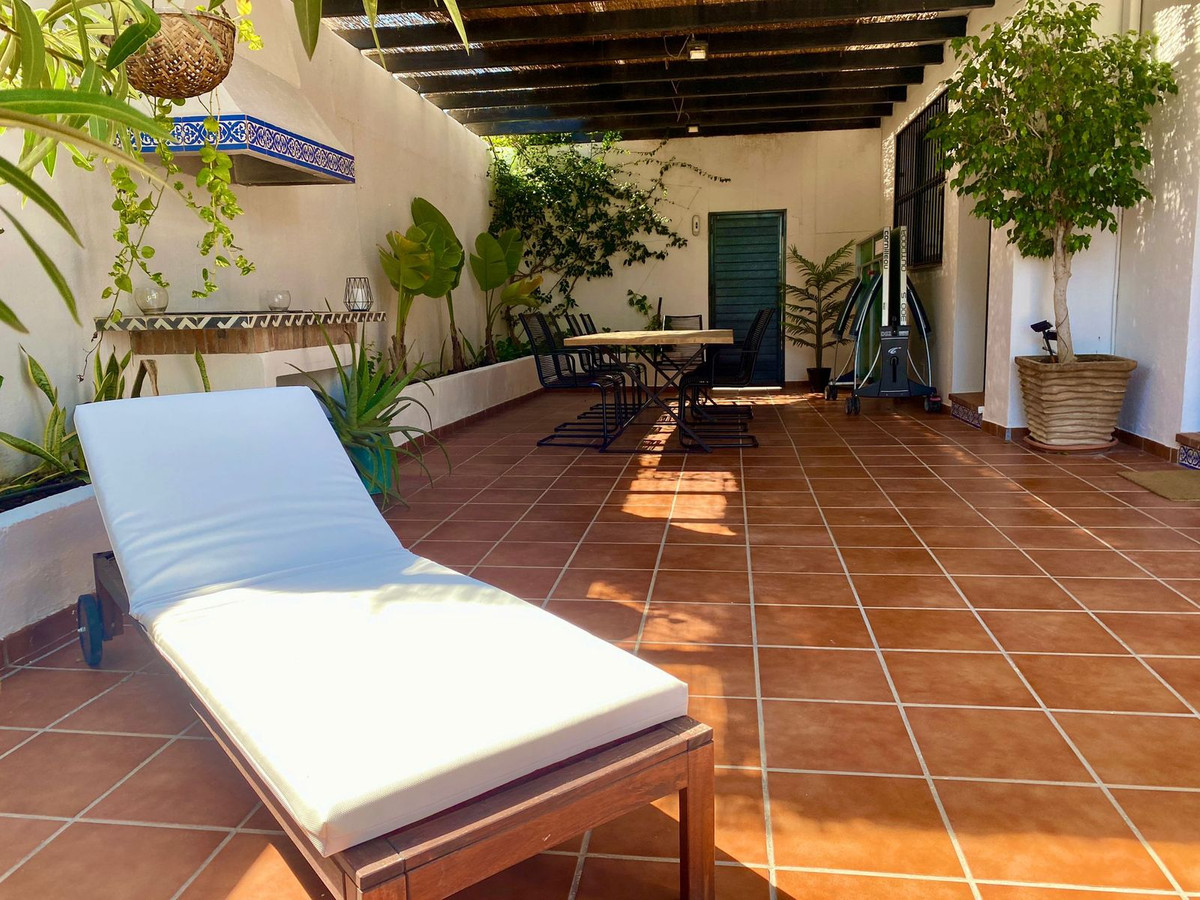 Villas de 6 dormitorios en venta en Nueva Andalucía – R5318779 Villas de 6 dormitorios en venta en Nueva Andalucía – R5318779