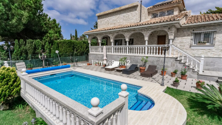 Villas de 4 dormitorios en venta en Artola – R4747441 Villas de 4 dormitorios en venta en Artola – R4747441 en