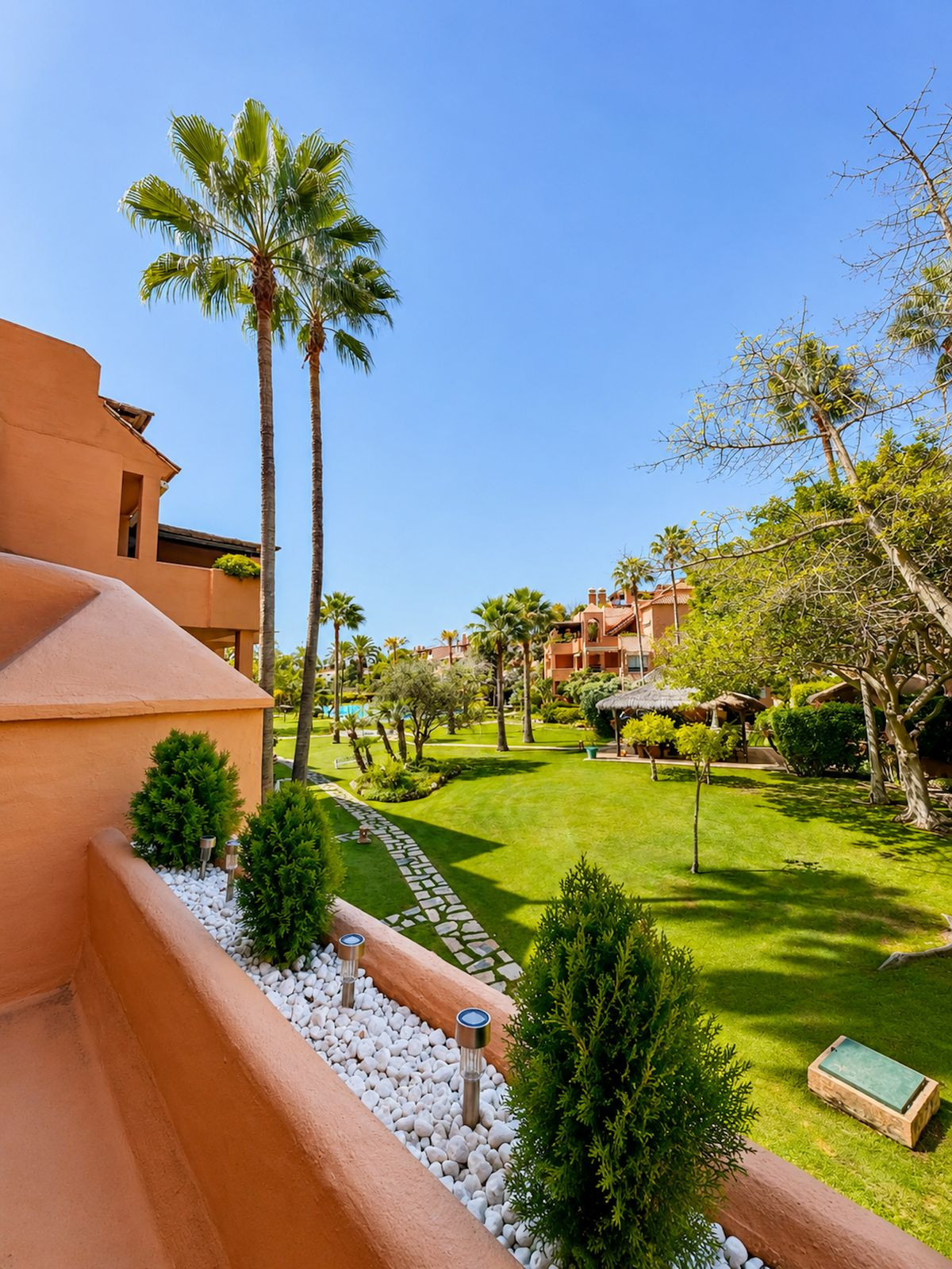 Apartamentos de 3 dormitorios en venta en Guadalmina Baja – R5333320 Apartamentos de 3 dormitorios en venta en Guadalmina Baja – R5333320