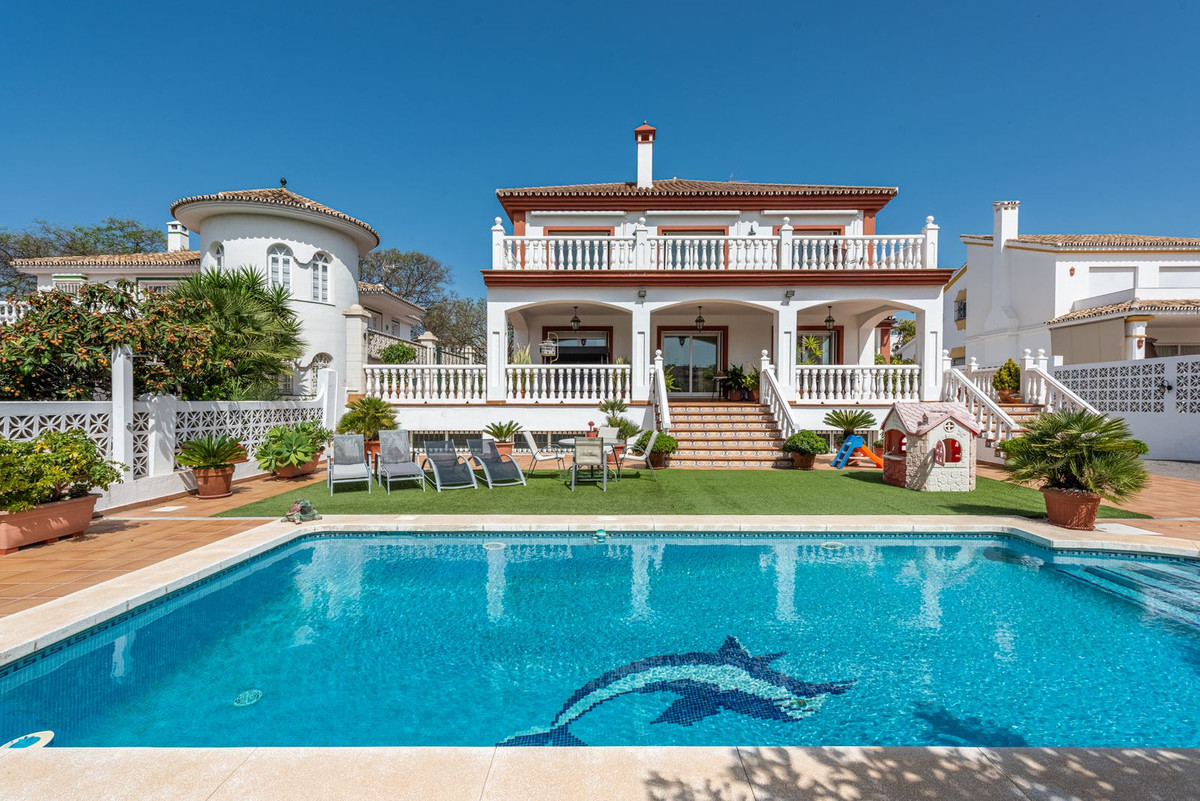 6 bedroom Villas for sale in San Pedro de Alcántara – R5014684 6 bedroom Villas for sale in San Pedro de Alcántara – R5014684