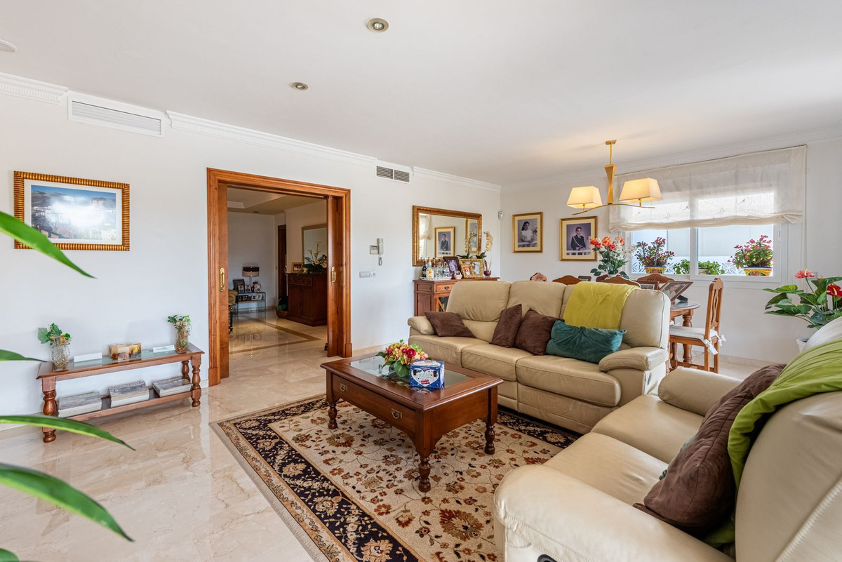 6 bedroom Villas for sale in San Pedro de Alcántara – R5014684 6 bedroom Villas for sale in San Pedro de Alcántara – R5014684