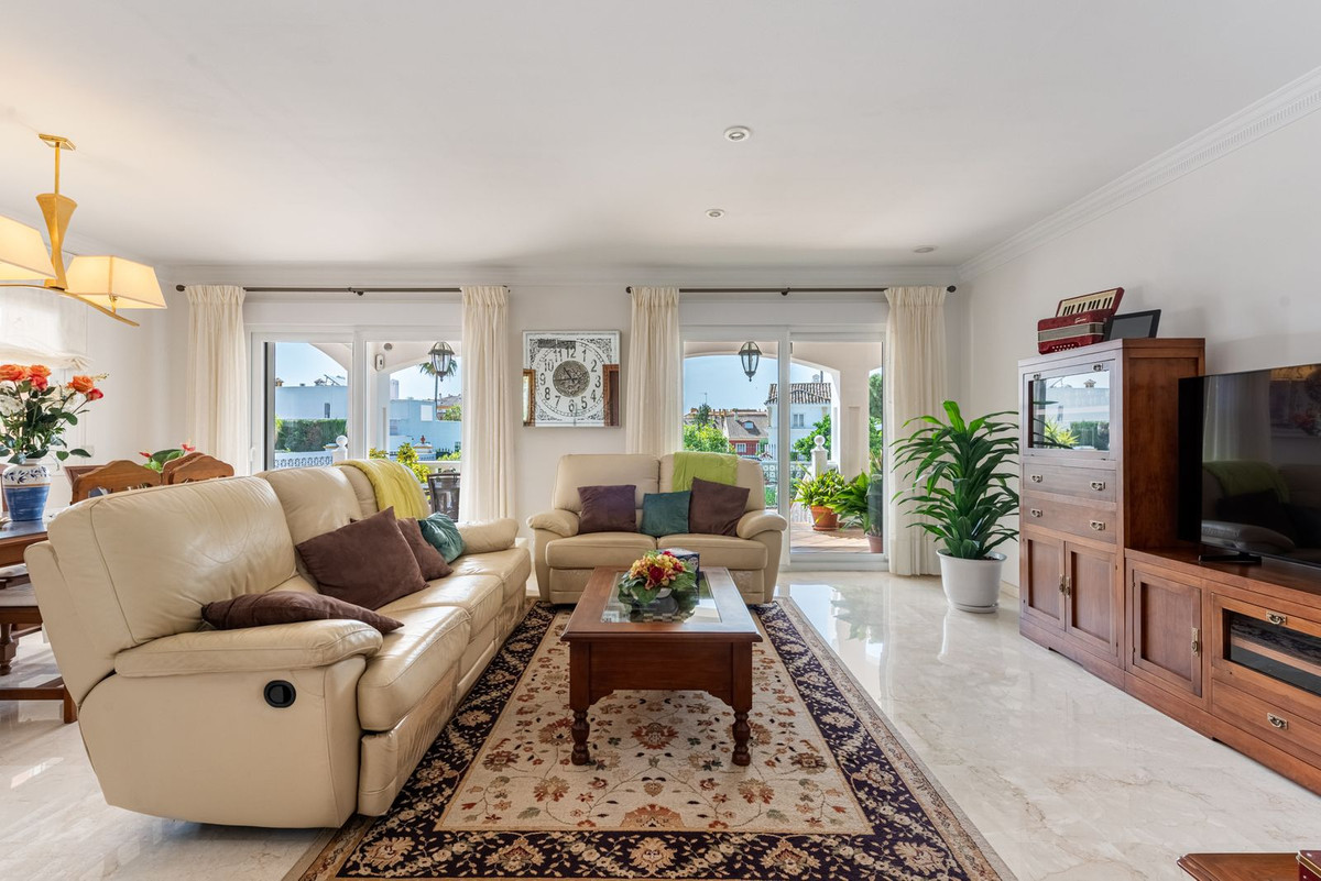 6 bedroom Villas for sale in San Pedro de Alcántara – R5014684 6 bedroom Villas for sale in San Pedro de Alcántara – R5014684