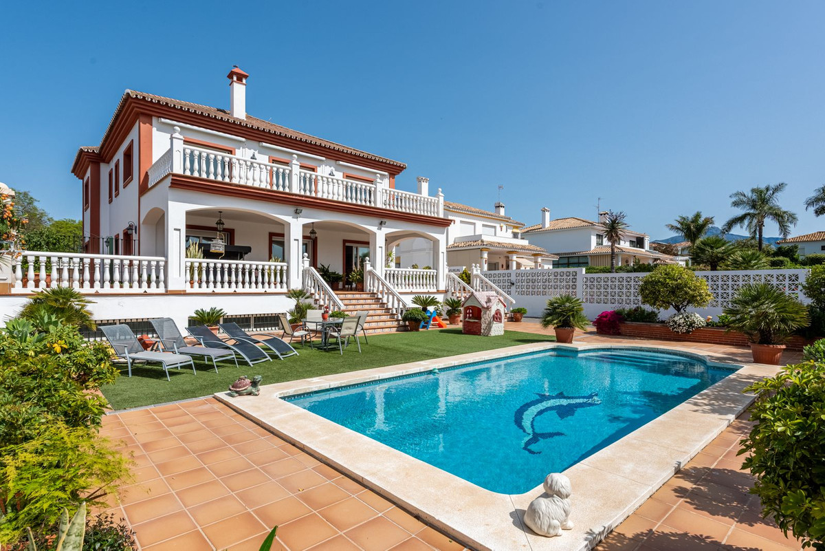 6 bedroom Villas for sale in San Pedro de Alcántara – R5014684 6 bedroom Villas for sale in San Pedro de Alcántara – R5014684