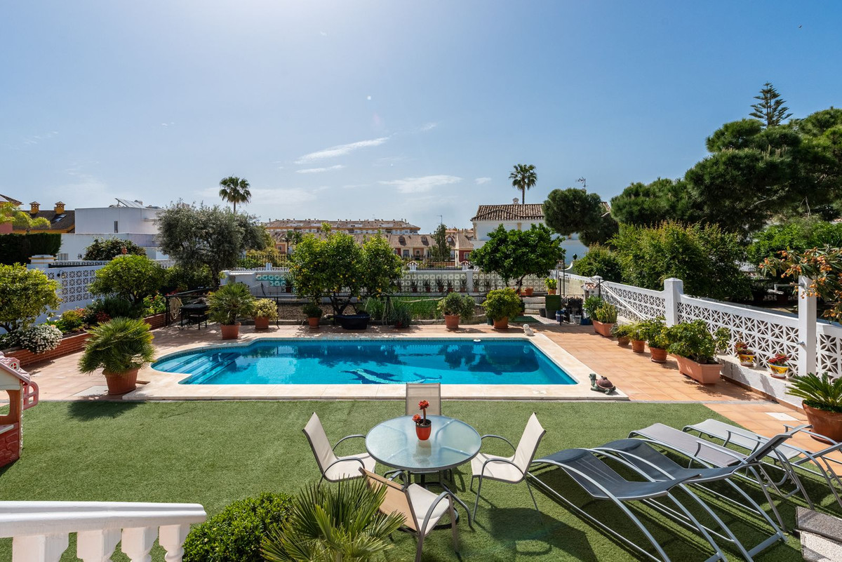 6 bedroom Villas for sale in San Pedro de Alcántara – R5014684 6 bedroom Villas for sale in San Pedro de Alcántara – R5014684