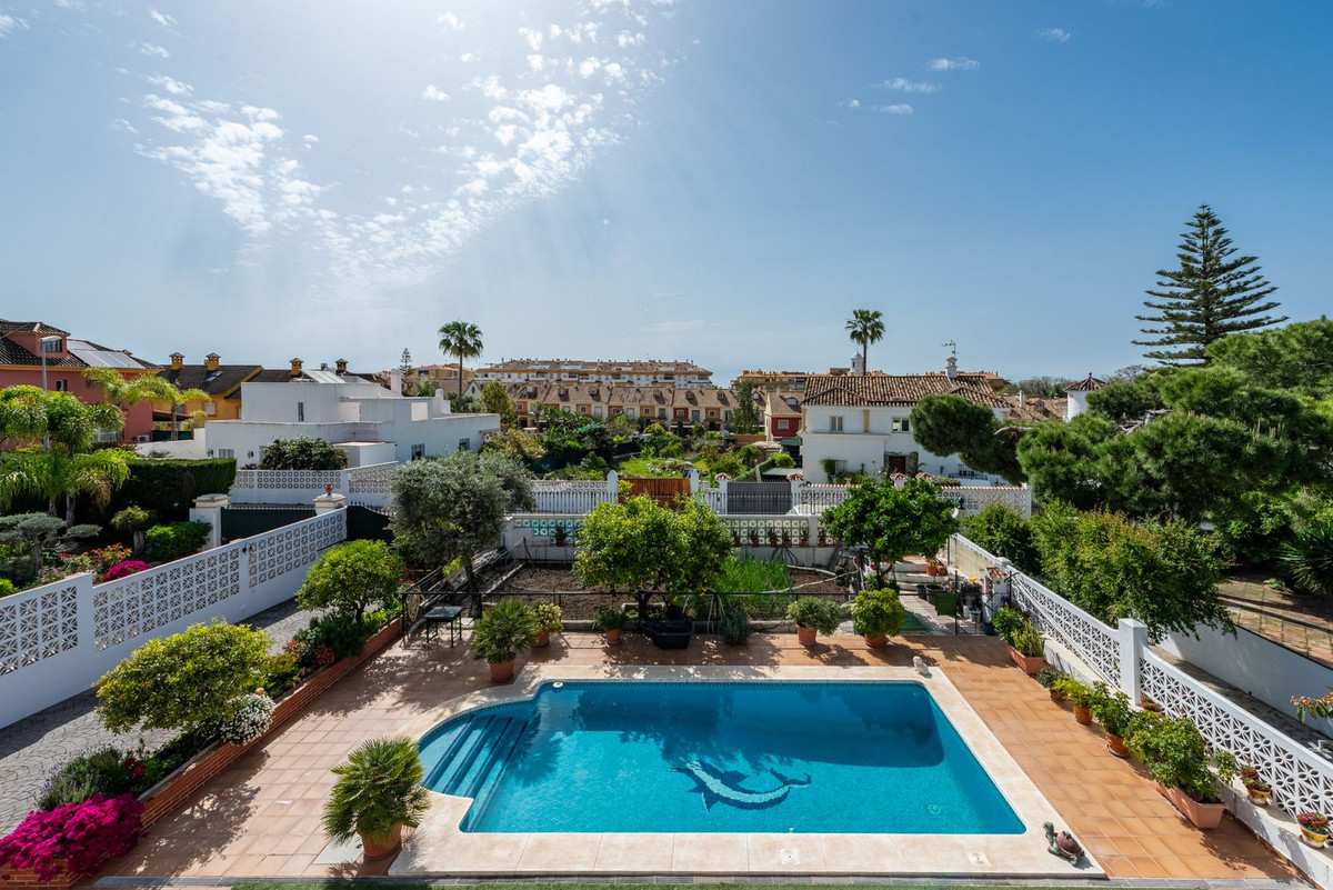 6 bedroom Villas for sale in San Pedro de Alcántara – R5014684 6 bedroom Villas for sale in San Pedro de Alcántara – R5014684
