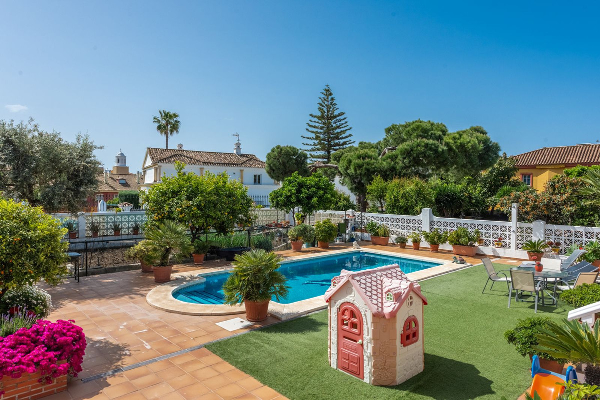 6 bedroom Villas for sale in San Pedro de Alcántara – R5014684 6 bedroom Villas for sale in San Pedro de Alcántara – R5014684