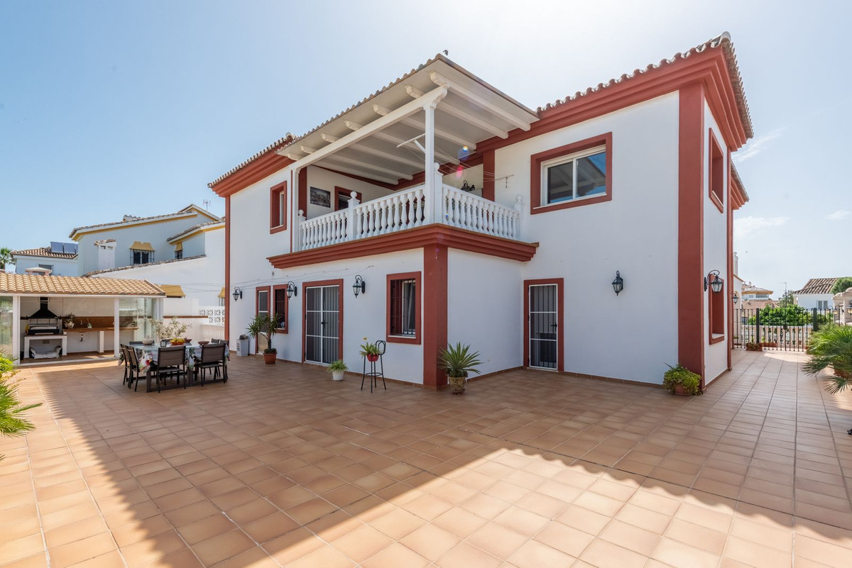 6 bedroom Villas for sale in San Pedro de Alcántara – R5014684 6 bedroom Villas for sale in San Pedro de Alcántara – R5014684