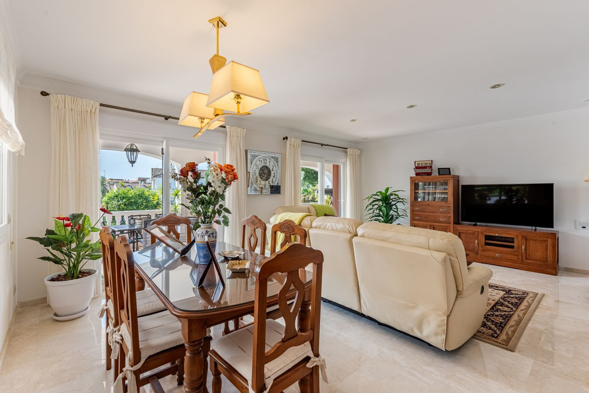 6 bedroom Villas for sale in San Pedro de Alcántara – R5014684 6 bedroom Villas for sale in San Pedro de Alcántara – R5014684