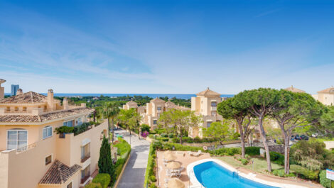 4 bedroom Apartments for sale in Elviria – R5382913