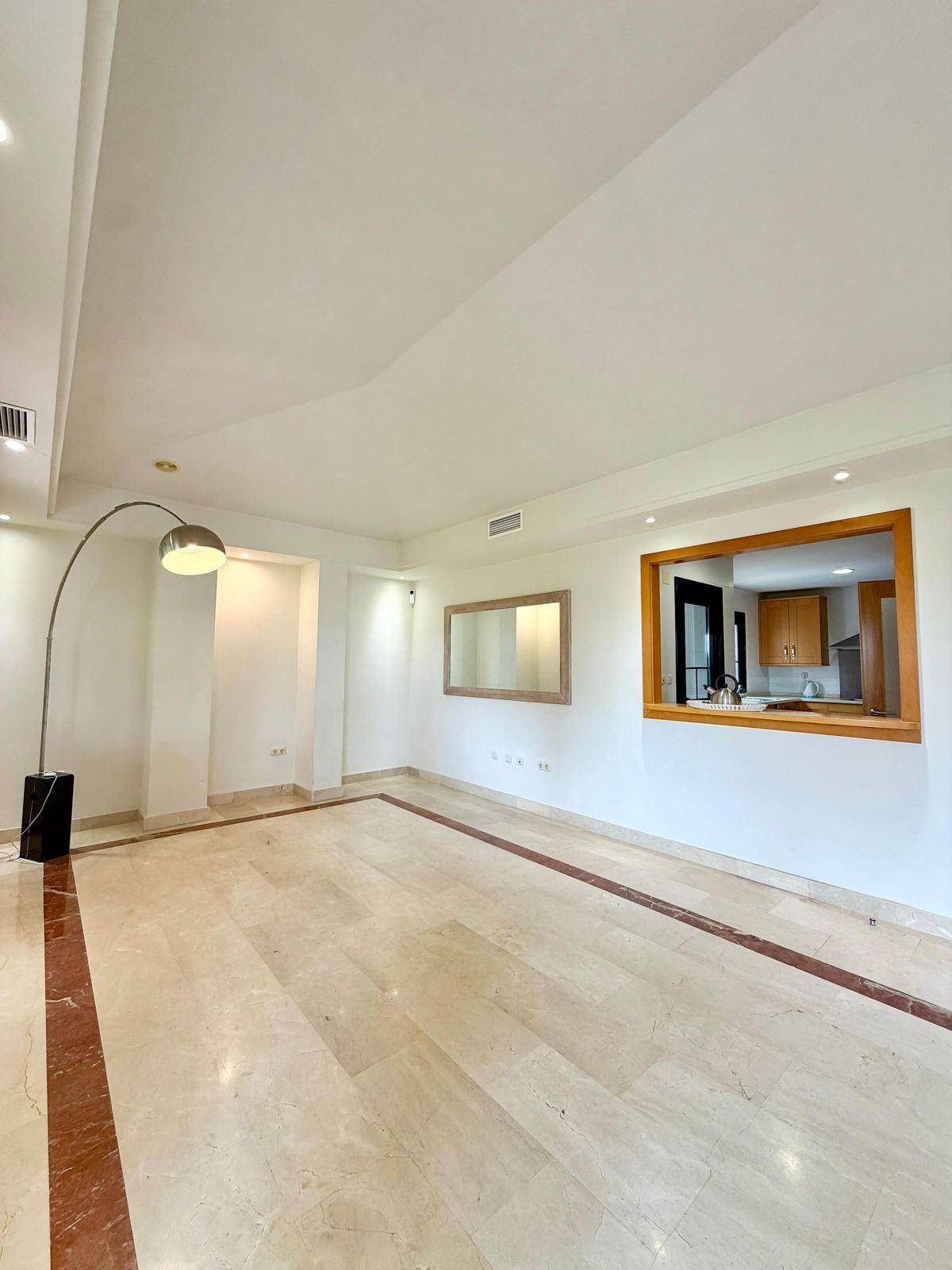 Aticos de 4 dormitorios en venta en Puerto Banús – R5336557 Aticos de 4 dormitorios en venta en Puerto Banús – R5336557