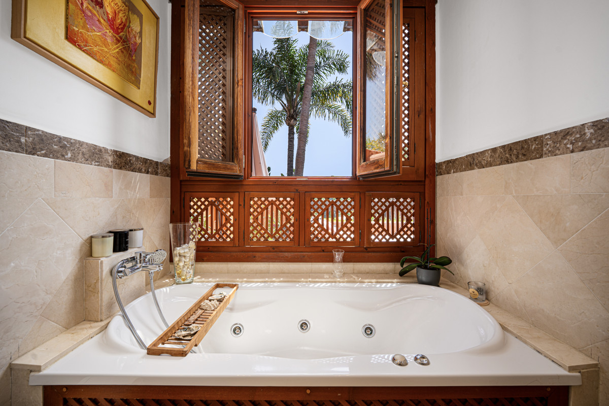 5 bedroom Townhouses for sale in Marbella – R5465002 5 bedroom Townhouses for sale in Marbella – R5465002