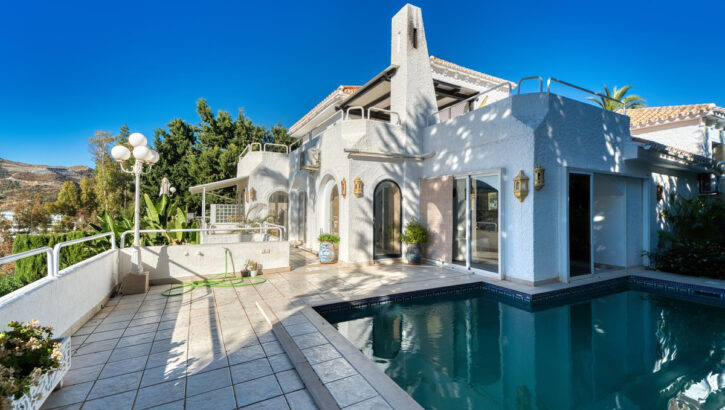 Villas de 4 dormitorios en venta en Nueva Andalucía – R5216644 Villas de 4 dormitorios en venta en Nueva Andalucía – R5216644 en