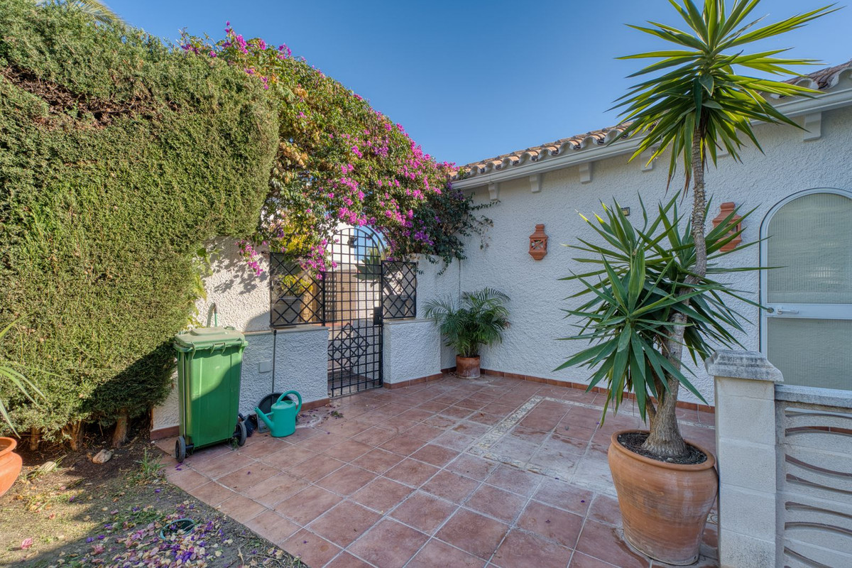 Villas de 4 dormitorios en venta en Nueva Andalucía – R5216644 Villas de 4 dormitorios en venta en Nueva Andalucía – R5216644
