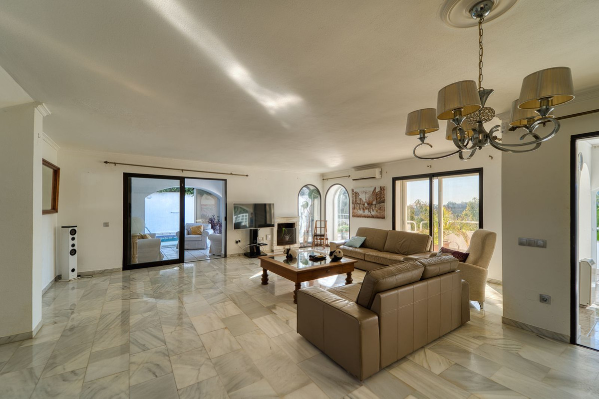 Villas de 4 dormitorios en venta en Nueva Andalucía – R5216644 Villas de 4 dormitorios en venta en Nueva Andalucía – R5216644
