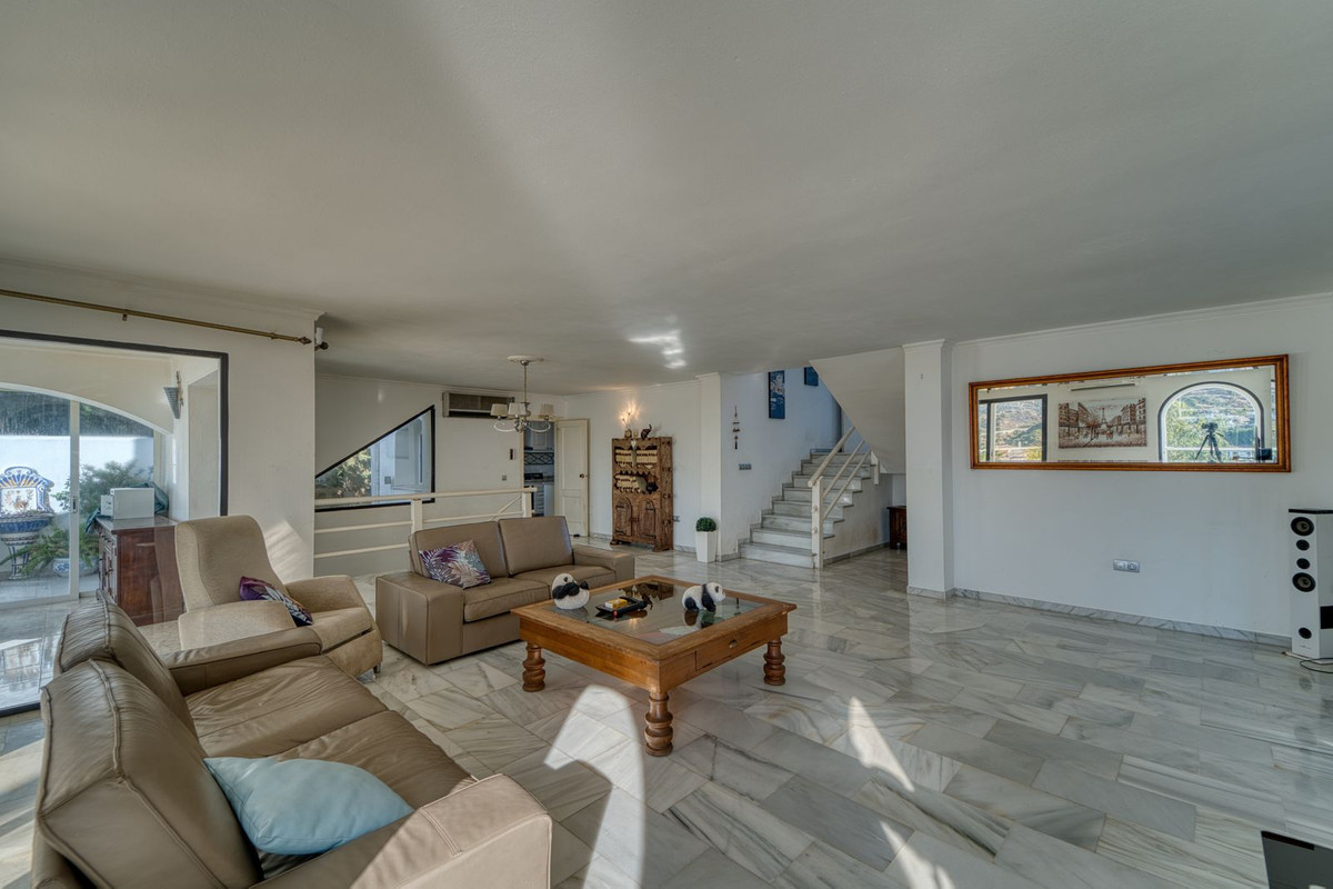 Villas de 4 dormitorios en venta en Nueva Andalucía – R5216644 Villas de 4 dormitorios en venta en Nueva Andalucía – R5216644