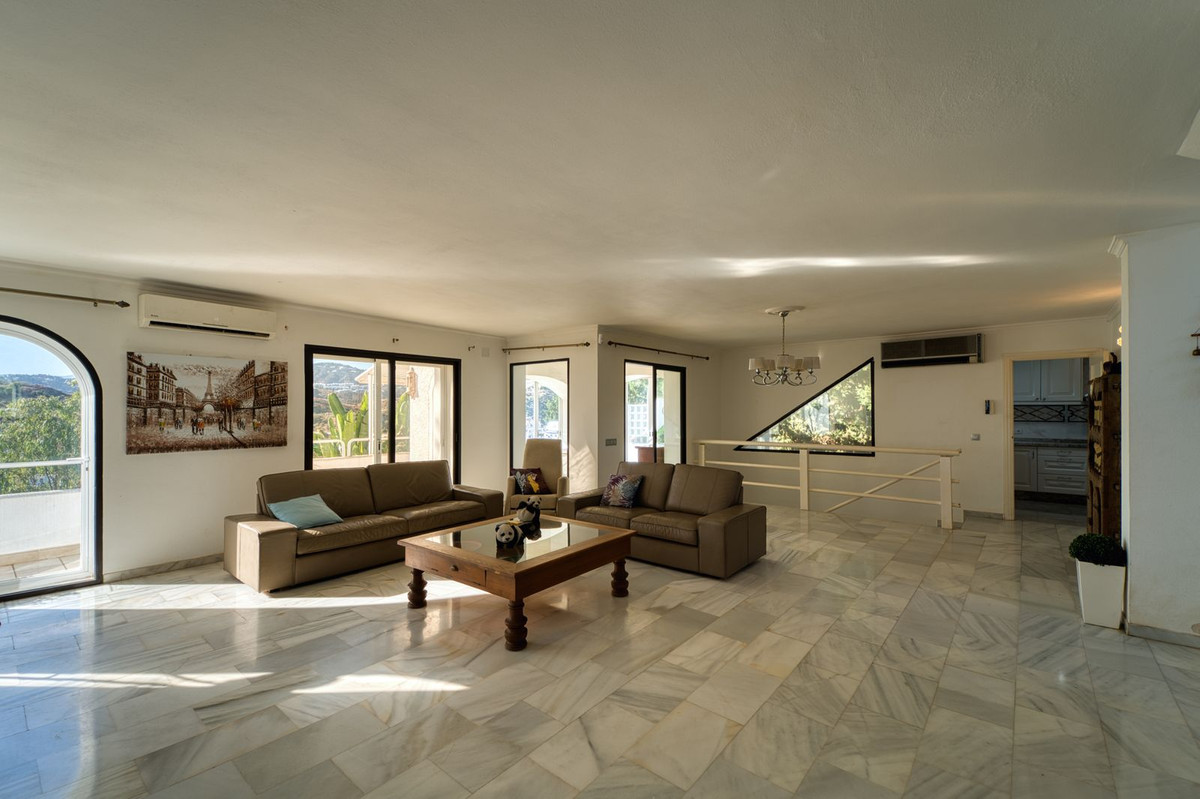Villas de 4 dormitorios en venta en Nueva Andalucía – R5216644 Villas de 4 dormitorios en venta en Nueva Andalucía – R5216644