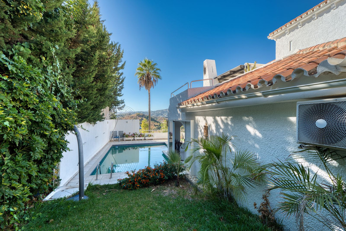 Villas de 4 dormitorios en venta en Nueva Andalucía – R5216644 Villas de 4 dormitorios en venta en Nueva Andalucía – R5216644